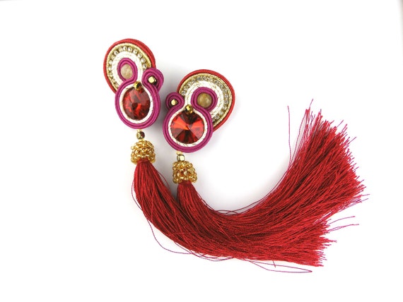 Orecchini soutache rossi con nappe in tinta e cristalli Swarovski, orecchini pendenti lunghi, regalo gioielli donna.
