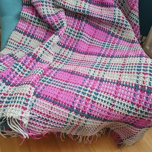 Coperta Tartan Magenta Silver. Modello per coperta all'uncinetto. Decorazione fai da te per la casa. Coperta afgana all'uncinetto con motivo tartan, PDF digitale scaricabile immediatamente