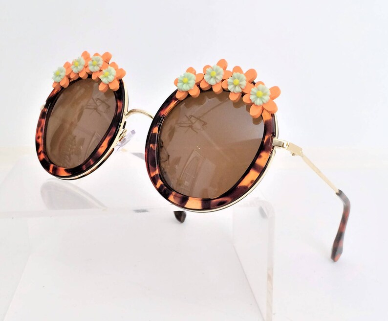 Round Sunglasses With Flowers