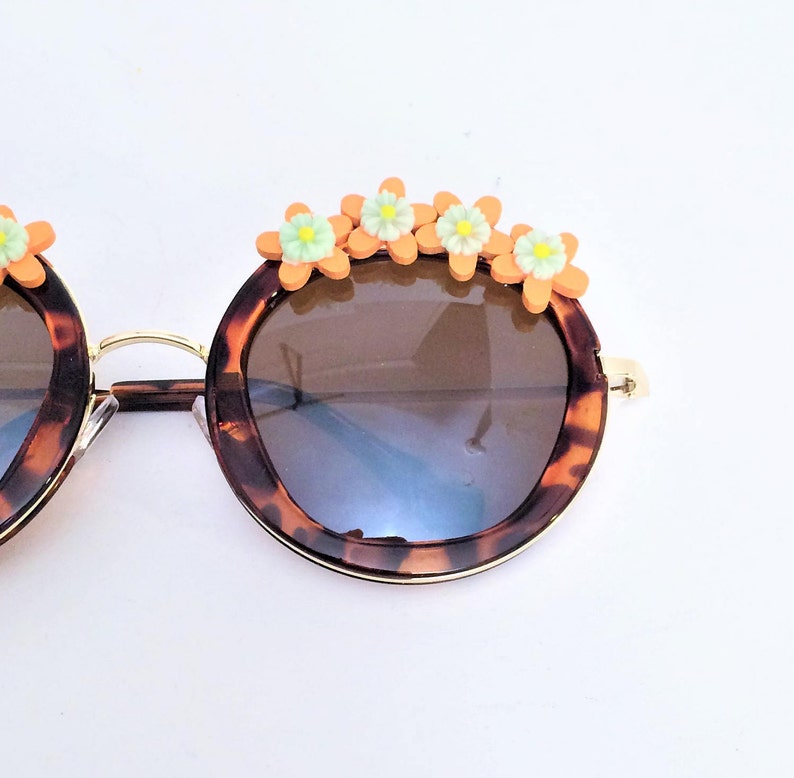 Round Sunglasses With Flowers