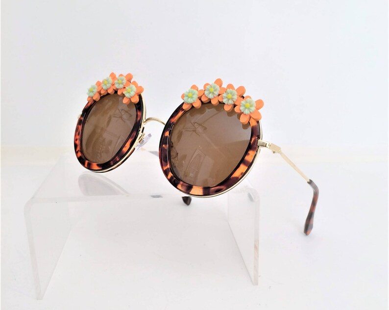 Round Sunglasses With Flowers