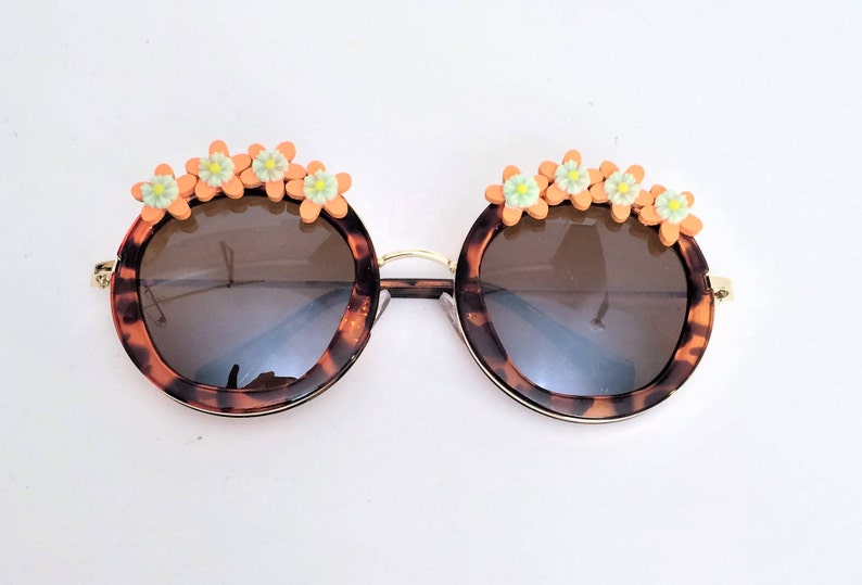 Round Sunglasses With Flowers
