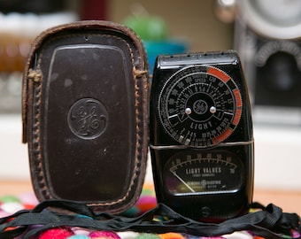 Vintage General Electric Exposure Meter with Leather Case