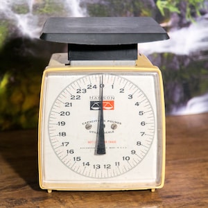 Vintage Yellow Hanson 25lb Utility Scale - Accurate - Plastic - Retro Kitchen Scale