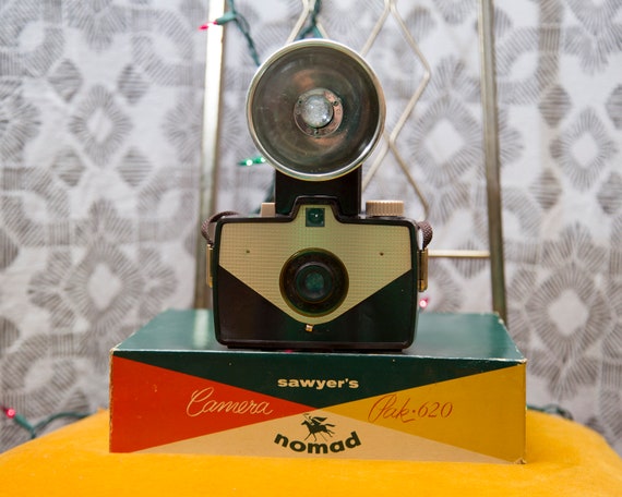 Cámara Nomad 620 de Sawyer vintage con flash y embalaje original