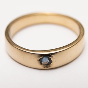 Anillo de oro simple, anillo de compromiso de zafiro, banda de boda moderna, anillo de rubí, banda de compromiso alternativa, anillo apilable personalizado, anillo de ajuste al ras