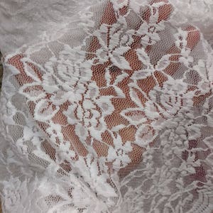 Weiß 58 ", Spitzenstoff Dimensional in Floral Finished Kanten Polyester 2-Wege-Stretch - Verkauft durch Yards
