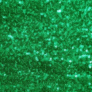 Puede incluir: Primer plano de una vibrante tela de lentejuelas verdes. Las lentejuelas est&aacute;n densamente empaquetadas, creando una superficie brillante y texturizada. La calidad reflectante de las lentejuelas le da a la tela una apariencia din&aacute;mica y llamativa. Ideal para ropa y proyectos de manualidades.
