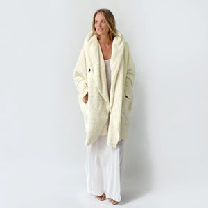 The FLUFFY sherpa coat- white