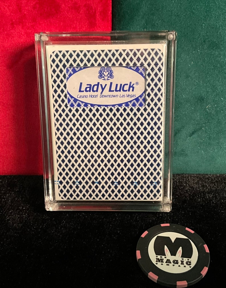 Vintage Bee Lady Luck Casino Hotel Downtown Las Vegas Collectible Sealed Unspoiled Casino Cards w/Crystal Playing Cards Display Case zdjęcie 2