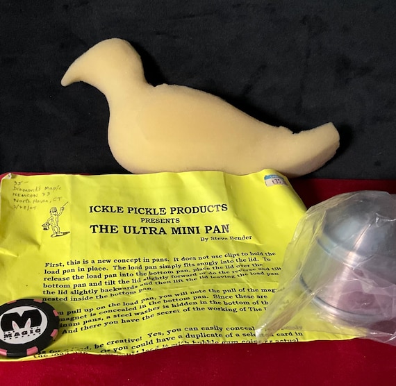 Ickle Pickle - The Ultra Mini Pan w/dove by Steve Bender (Sweet Find)