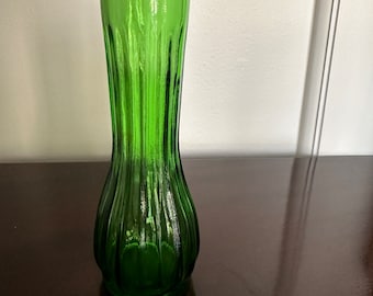 Ruffle Green Glass Vase - Medium