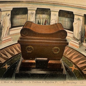 Zwei Vintage Französische Postkarten - The Dome at L'Hotel des Invalides and Napolean es Tomb