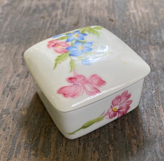 Small Limoge Box w/Pink & Blue Flowers Gem