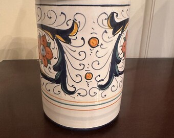 イタリアのサンジミニャーノで作られた美しいイタリア陶器の