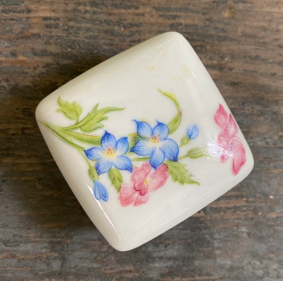 Small Limoge Box w/Pink & Blue Flowers Gem