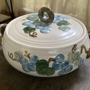 Sculptured Grape by METLOX - POPPYTRAIL - Covered Vegetable Dish