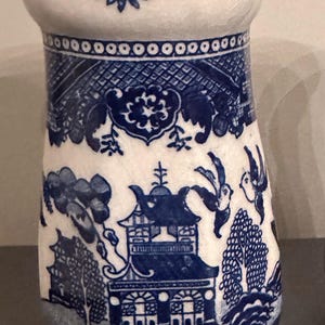 Blue + White Blue Willow Sugar Shaker/Mufineer - RARE FIND!