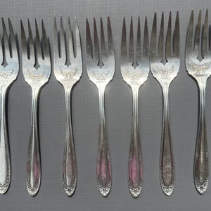 Set of (6) Oneida Silverplate Salad Forks in the Lorain Pattern - Made in 1928