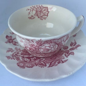 Royal Doulton - The Kirkwood (Red) Tea Cup/Saucer Set