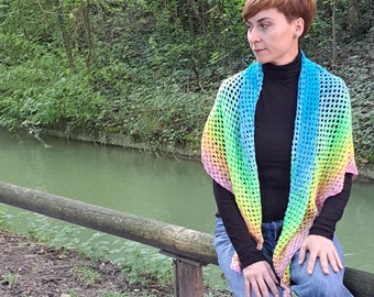 Triangular crochet scarf, crochet shawl, handmade crochet shawl, light beautiful triangular scarf, crocheted triangular scarf, shawl, scarf