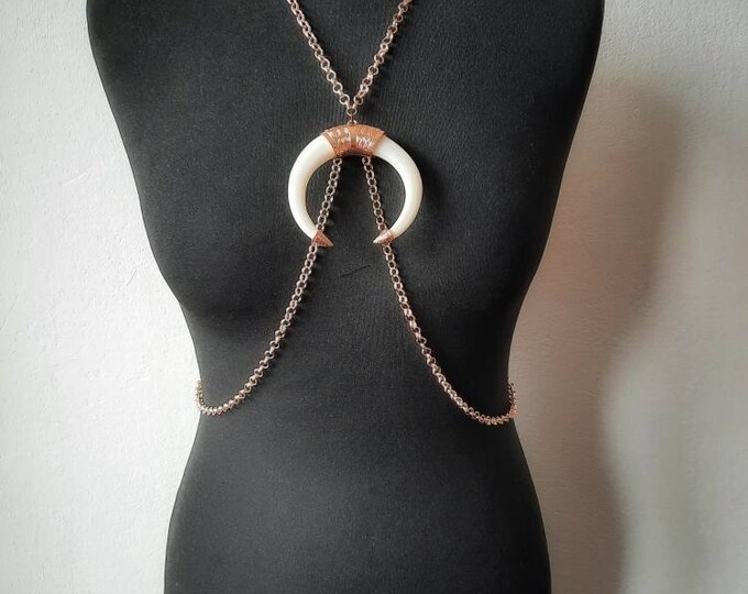Bodychain, bodynecklace, body necklace, harness, harness chain, horn necklace, long necklace, rose gold necklace, gold bodychain, boho chic