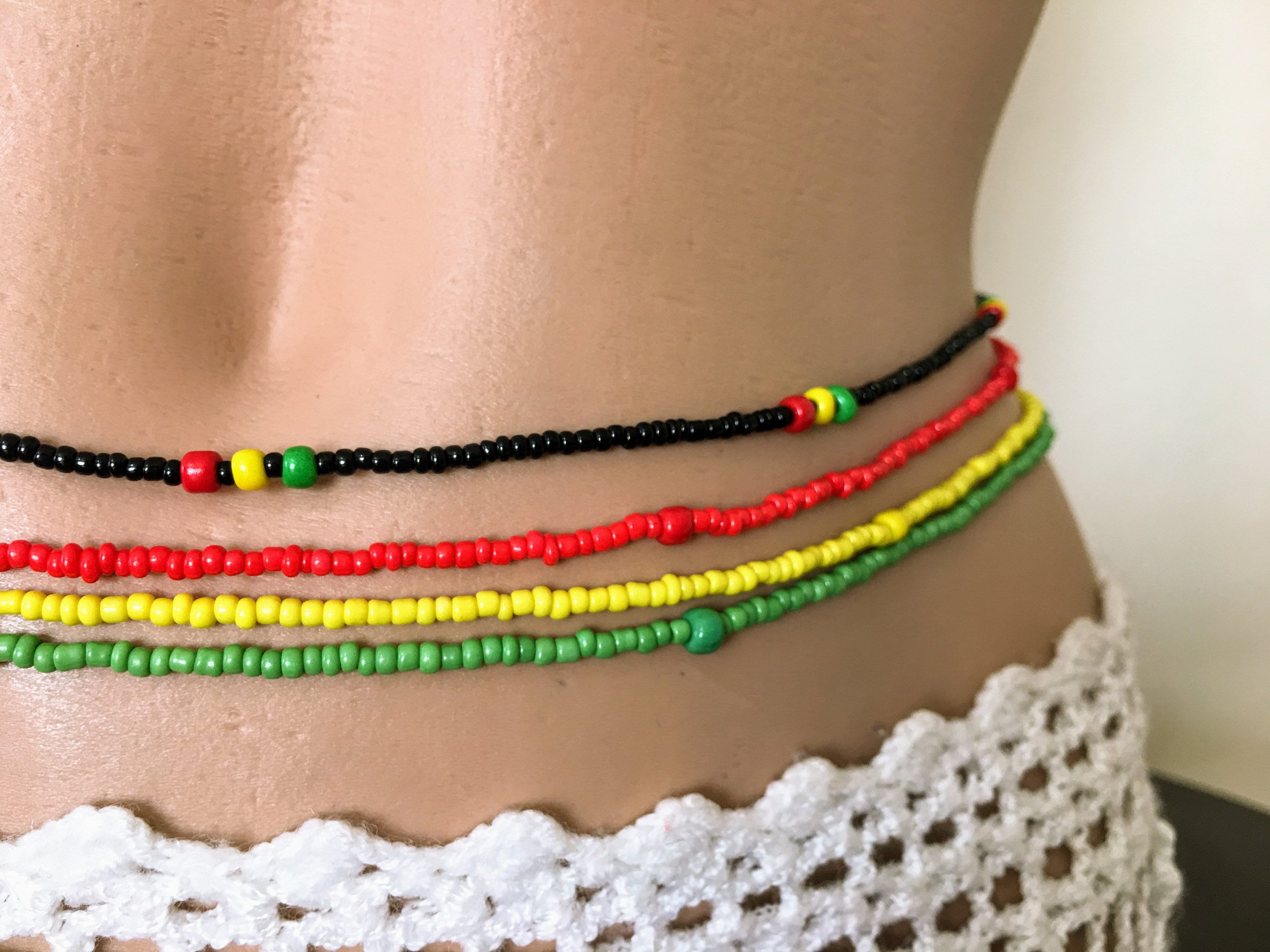 The listing is just for 4 strands waist beads. 