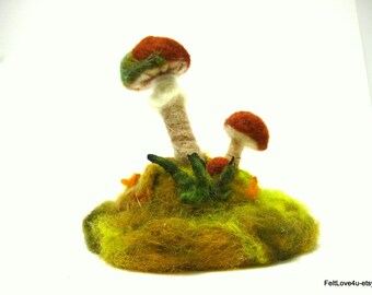 Brown Toadstool scape®: Small Table Ornament depicting forest floor, toadstools and moss. 11 x 11 cms base. 11cms high.