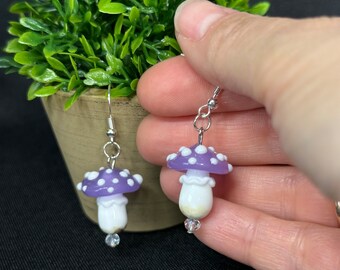 Boucles d'oreilles en verre Amanita différentes couleurs perles au chalumeau breloques de bijoux mignons faits à la main