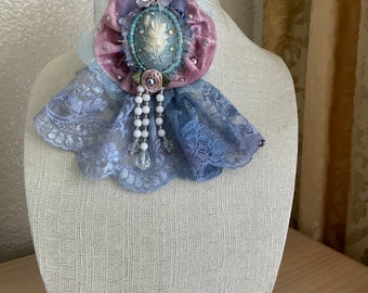 Boho stijl broche hanger ketting Cameo Altered couture Blauw Handgemaakt gemengd