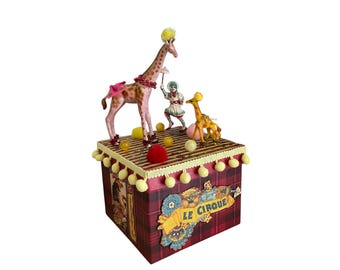 Vintage MUSICAL Jewelry Box With DANCING Circus Clown/marukai