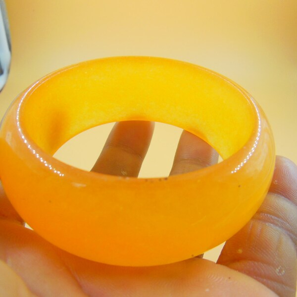 Natural yellow jade bangle bangle size 58mm Width 20mm