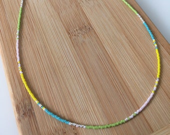 Zarte Perlen Halskette - Pastell Halskette - Pastell Schmuck - Glasperlen - Mehrfarbig - Damen Halskette - Geschenk unter 25 - Geschenk für Sie