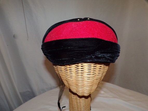 Vintage 50s Velvet Fascinator Half Hat - image 1