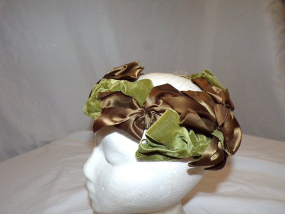 Vintage 50s Velvet & Ribbon Maid Fascinator Hat - image 1