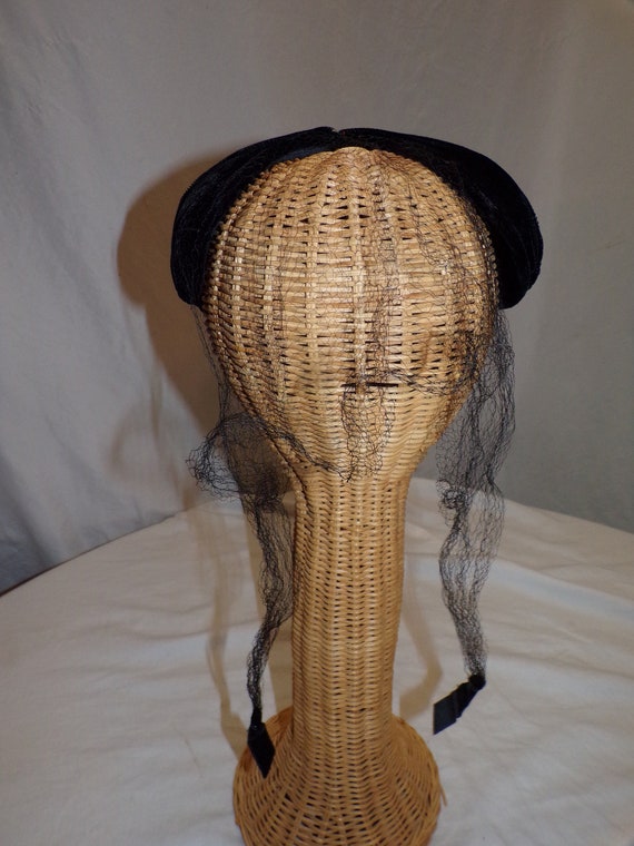 Vintage 50s Velvet Fascinator Half Hat - image 3