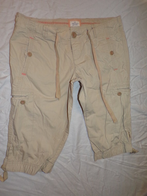 American Eagle Cargo Capri Pants Buttons Pockets Size 10 100% Cotton 