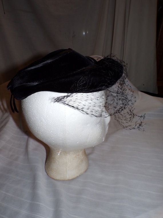 Vintage Valerie Modes 1940’s Velvet Hat With Vail