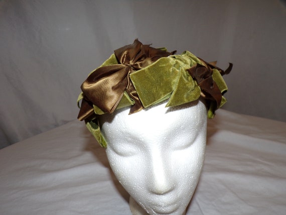 Vintage 50s Velvet & Ribbon Maid Fascinator Hat - image 5