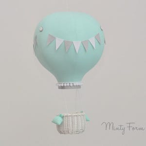 Móvil para bebé con globo aerostático, decoración de aventura para la habitación del bebé, móvil para cuna de techo, regalo para baby shower