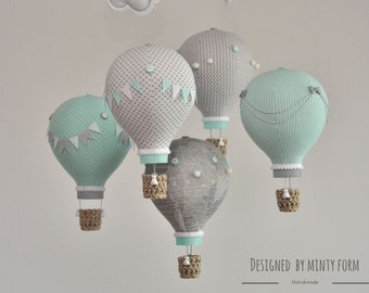 Heißluftballon Mobile | Kinderzimmer Weltkarte | Reise Thema Kinderzimmer | Personalisiertes Handy | Wolken Baby Mobile | Willkommen Baby Geschenk