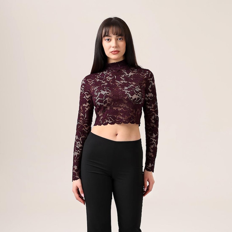 Top court col roulé dentelle bordeaux LilaStyleHouse
