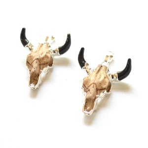 Mini small Longhorn resin cattle Pendant ,Cattle Skull Pendant ,Cow Horn with silvery Plated Jewelry pendant  ,Buffalo head pendant