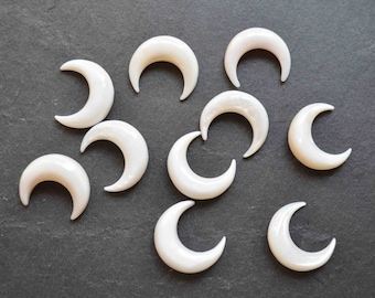 White Shell Crescent Pendant, Double Horn Charm (20-22mm)