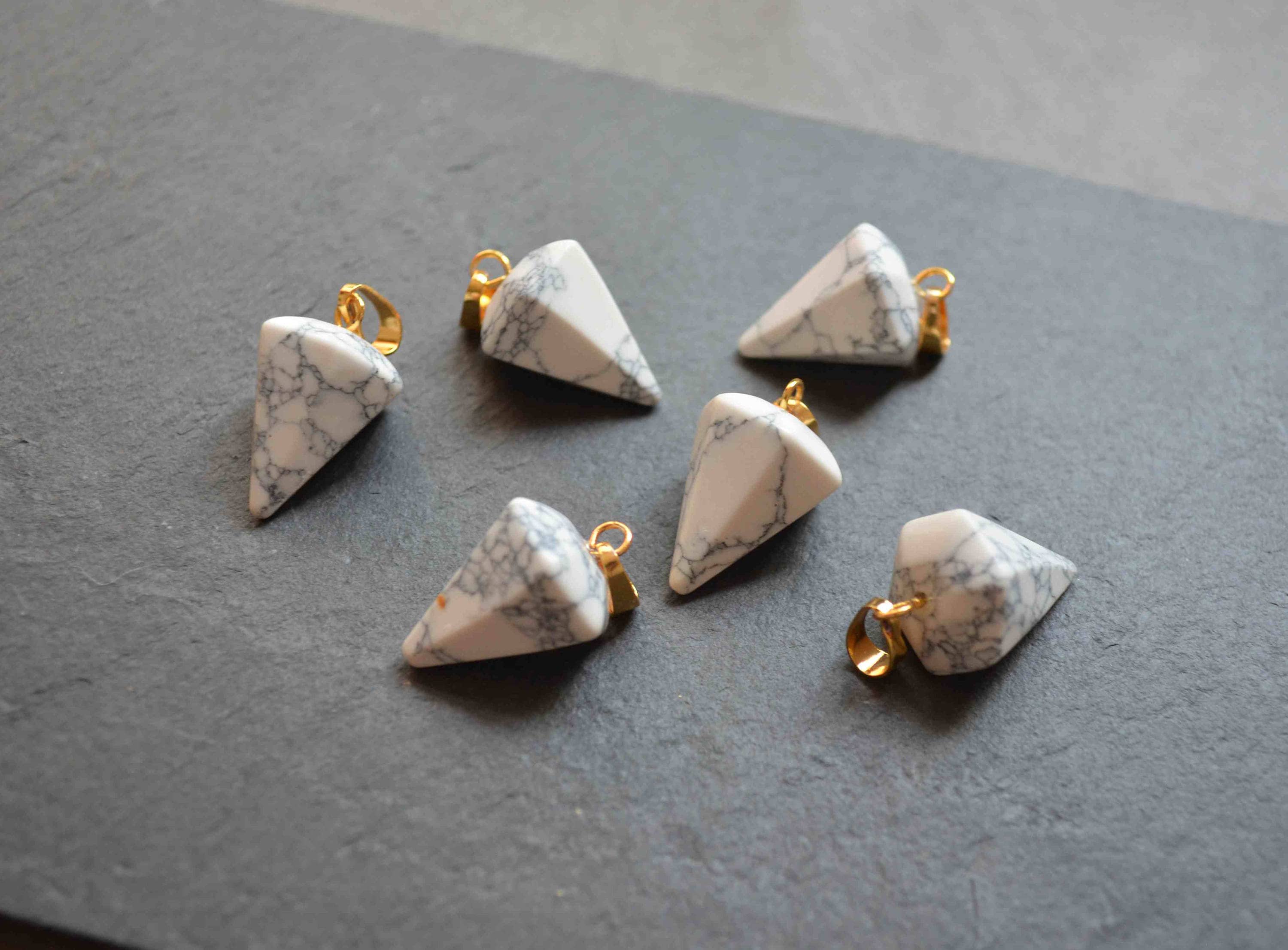 Pendentif En Howlite 35x8 Mm - Pierre Blanche Veinée, Neuve, Pour Création De Bijoux