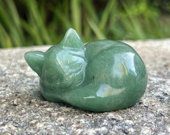 Green Aventurine Carving Cat, Crystal Animal Sculpture (2.5 inch)