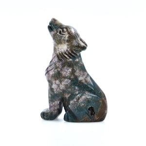 2 &quot; Carved agate wolf , carved Crystal india agate Animal, Gemstone wolf Sculpture , wolf carving,  Home Decor, cystal gift