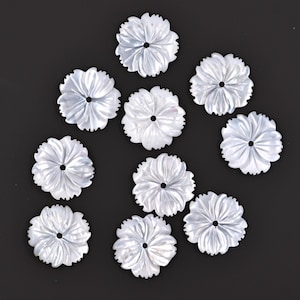 10 pcs/ Nature 10 mm MOP flower beads ,white shell flower pendant ,mother of pearl Pendant For necklace Earring Making, D0028