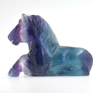 Cheval en cristal sculpté en fluorite de 2 po., animal en cristal sculpté, sculpture de cheval en fluorite en pierre précieuse, sculpture de cheval, décoration d&#39;intérieur, cristal curatif