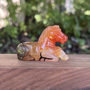 2 inch Carved agate horse , carved Crystal Animal, Gemstone red agate horse Sculpture ,horse carving,  Home Decor, healing crystal